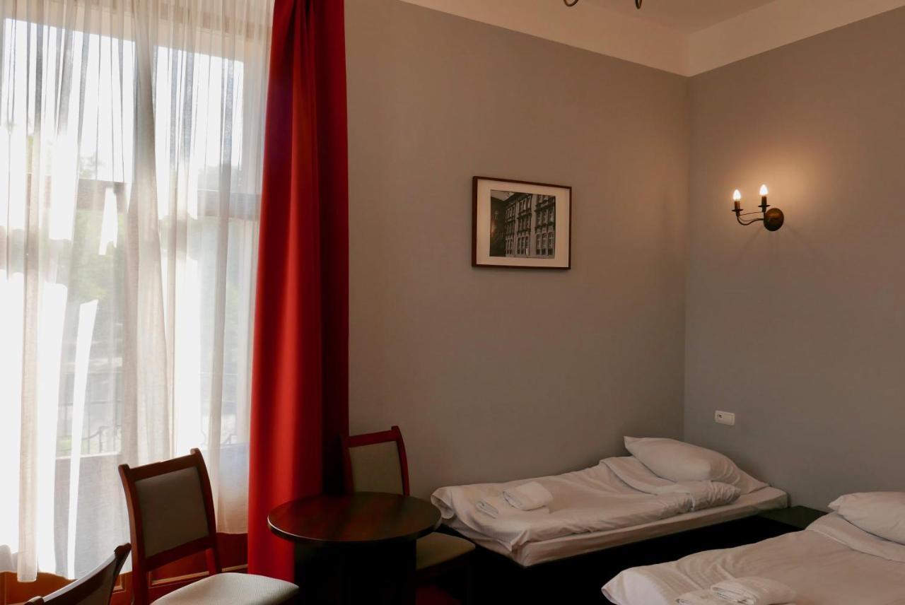 Staromiejski Piwowar Hotel Легница Екстериор снимка