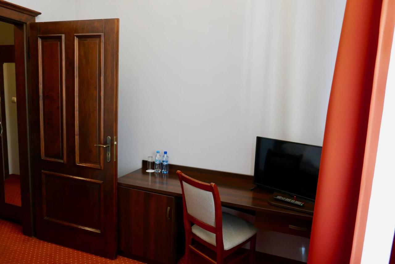 Staromiejski Piwowar Hotel Легница Екстериор снимка