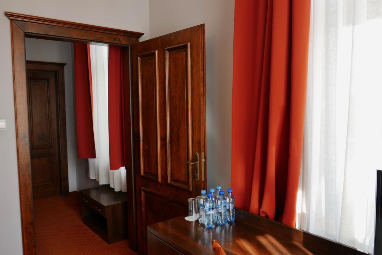 Staromiejski Piwowar Hotel Легница Екстериор снимка