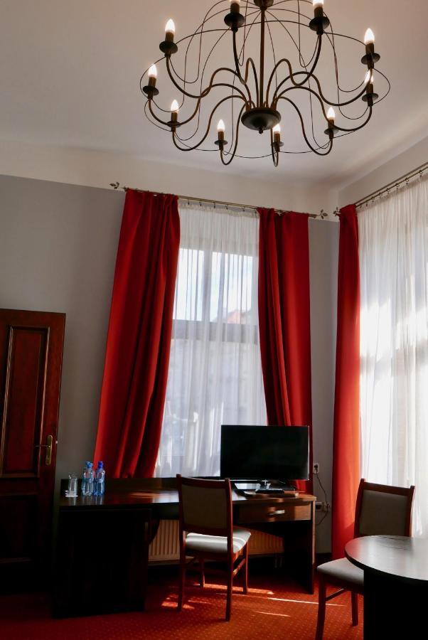 Staromiejski Piwowar Hotel Легница Екстериор снимка